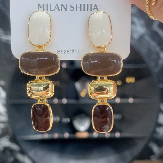 铜合金耳饰 新款小众高级款彩色超仙小众设计高级平衡木耳坠