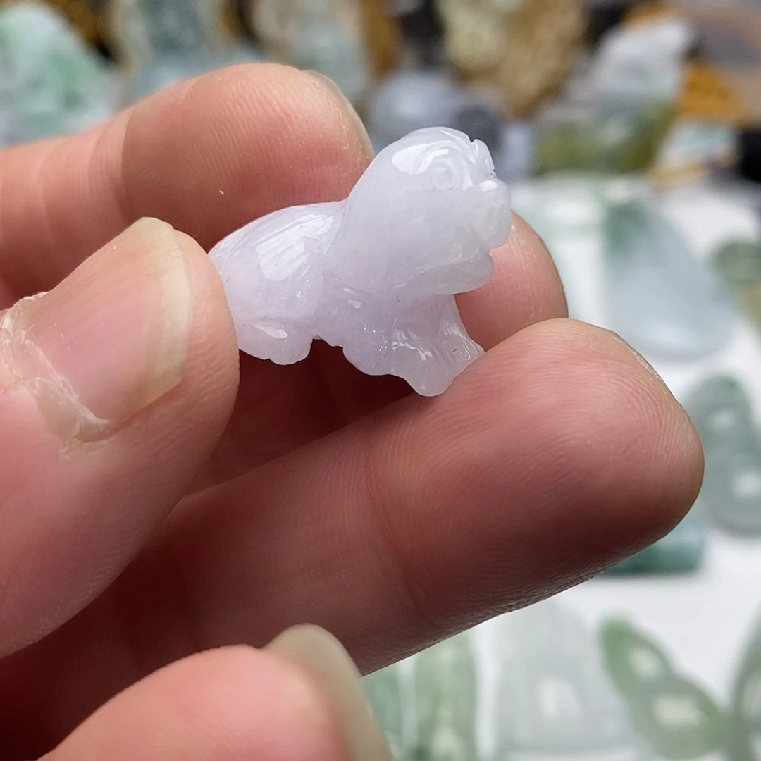 翡翠未镶嵌颈饰狗