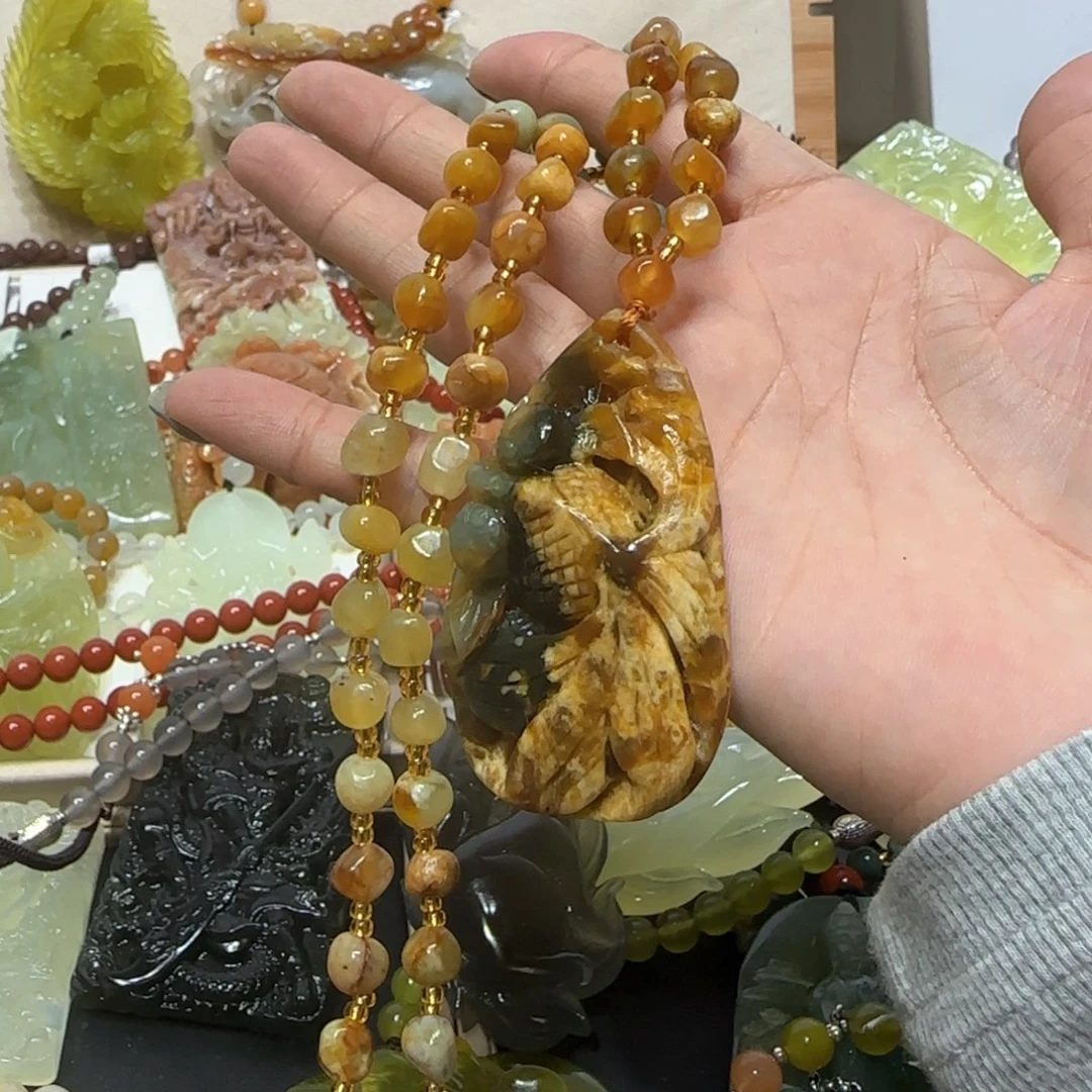 未镶嵌蛇纹石玉吊坠