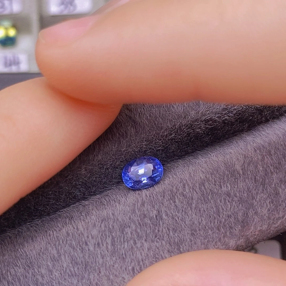 裸石蓝宝石矢车菊颜色漂亮玻璃体火彩好1.09ct/0340