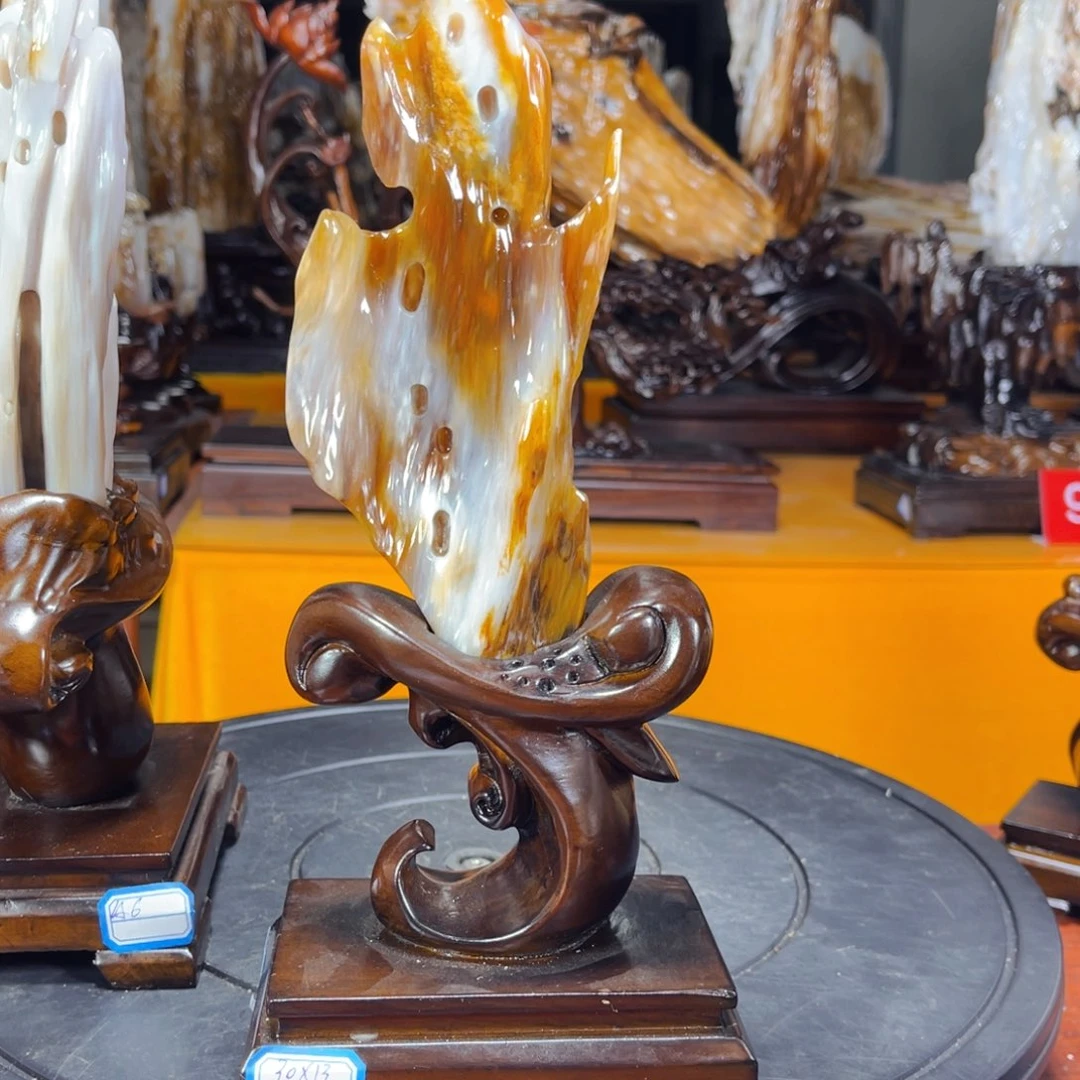 l***s硅化玉未镶嵌珠宝奇石