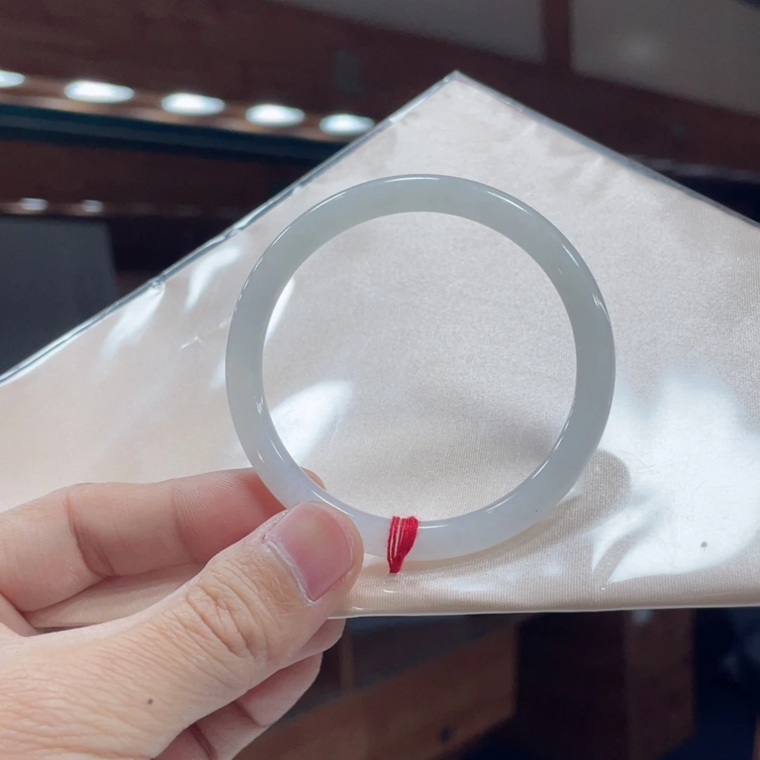 翡翠手镯未镶嵌王*吒买断