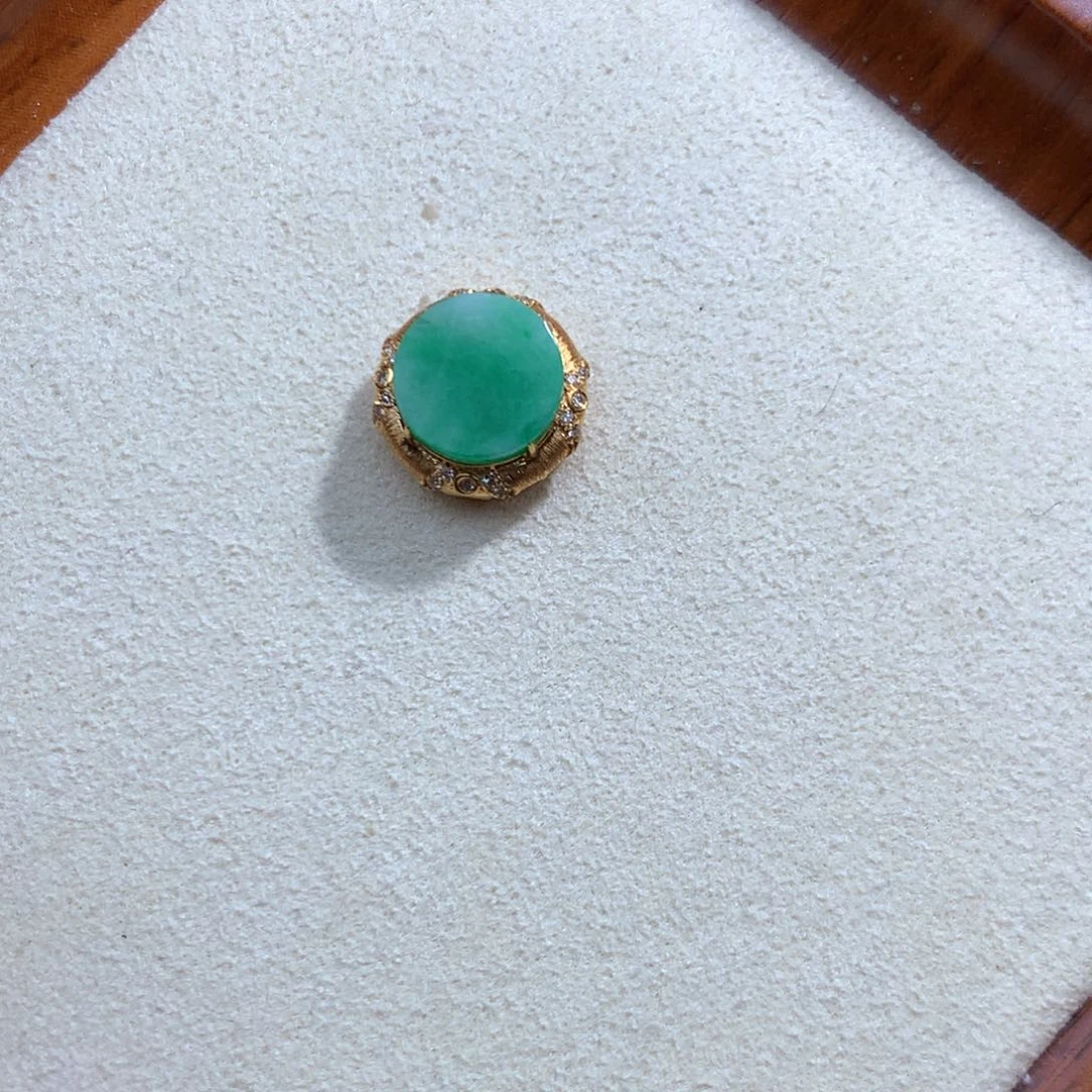 翡翠18K金镶嵌项链圆牌