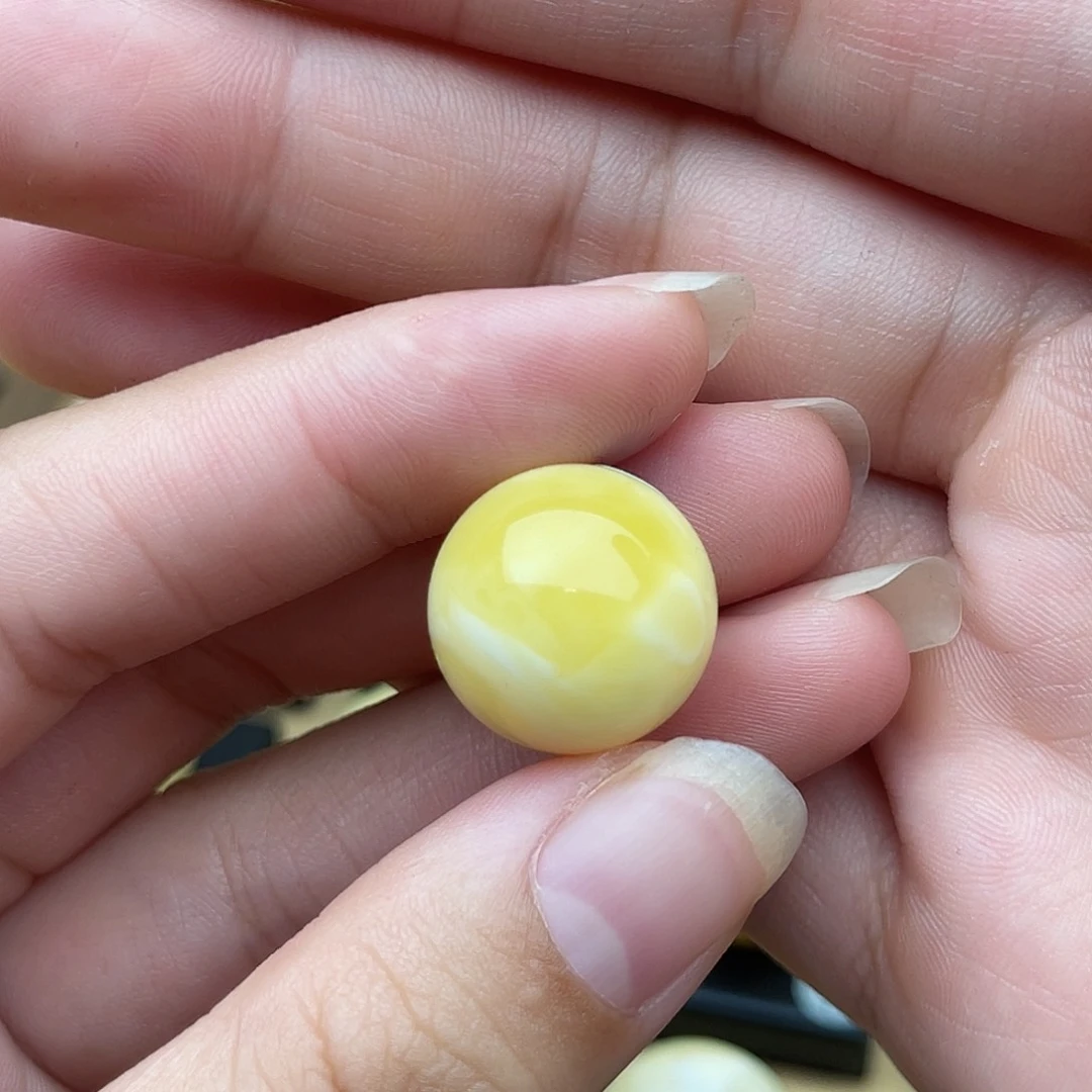 裸石琥珀未镶嵌明*蜜蜡圆珠梦