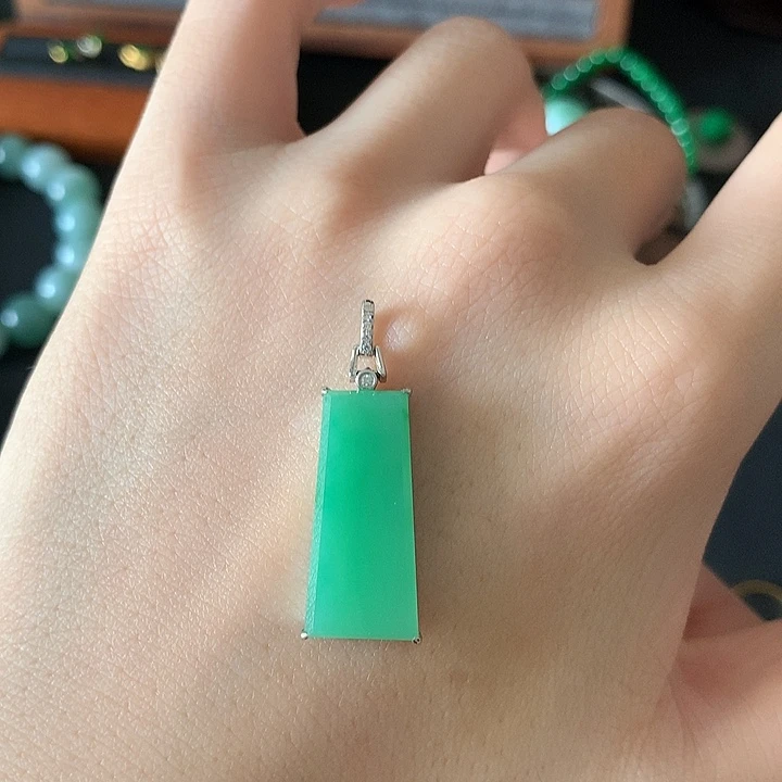 吊坠(不含链)18K金镶嵌翡翠