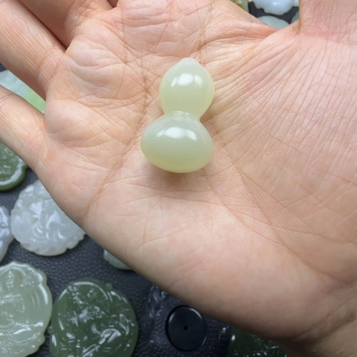 和田玉未镶嵌珠宝奇石