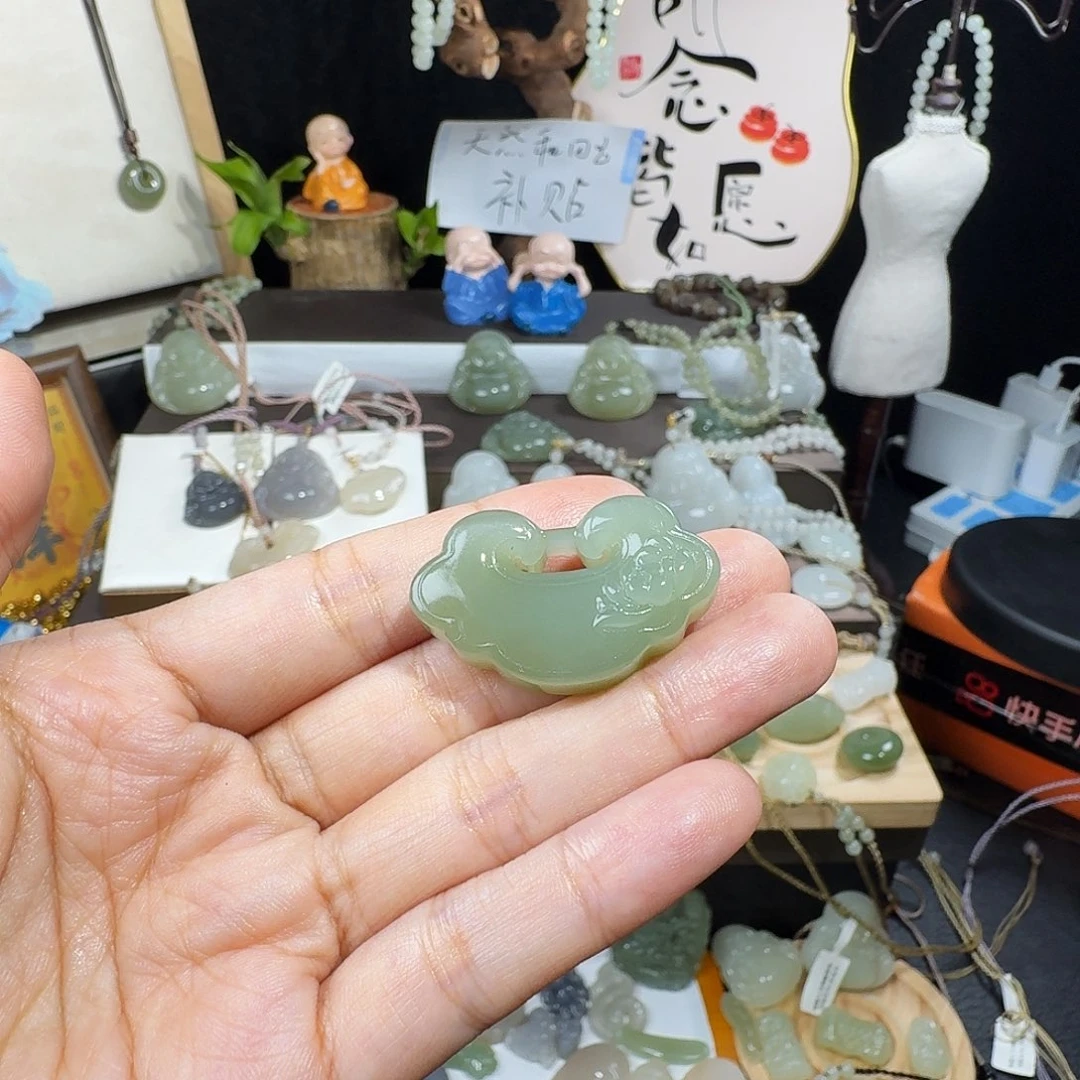 无***念和田玉未镶嵌颈饰