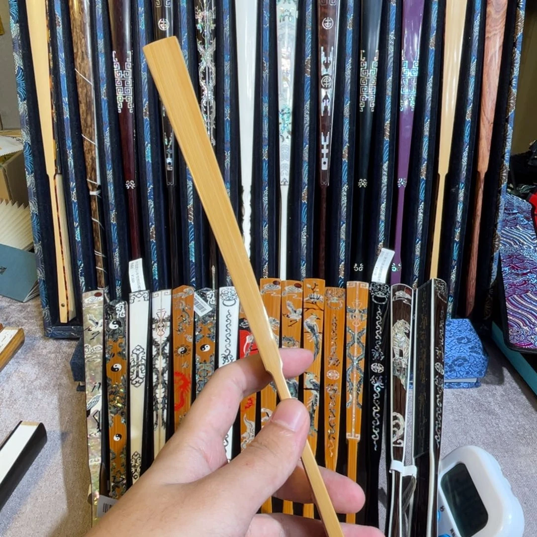 扇子手工制作工艺精湛