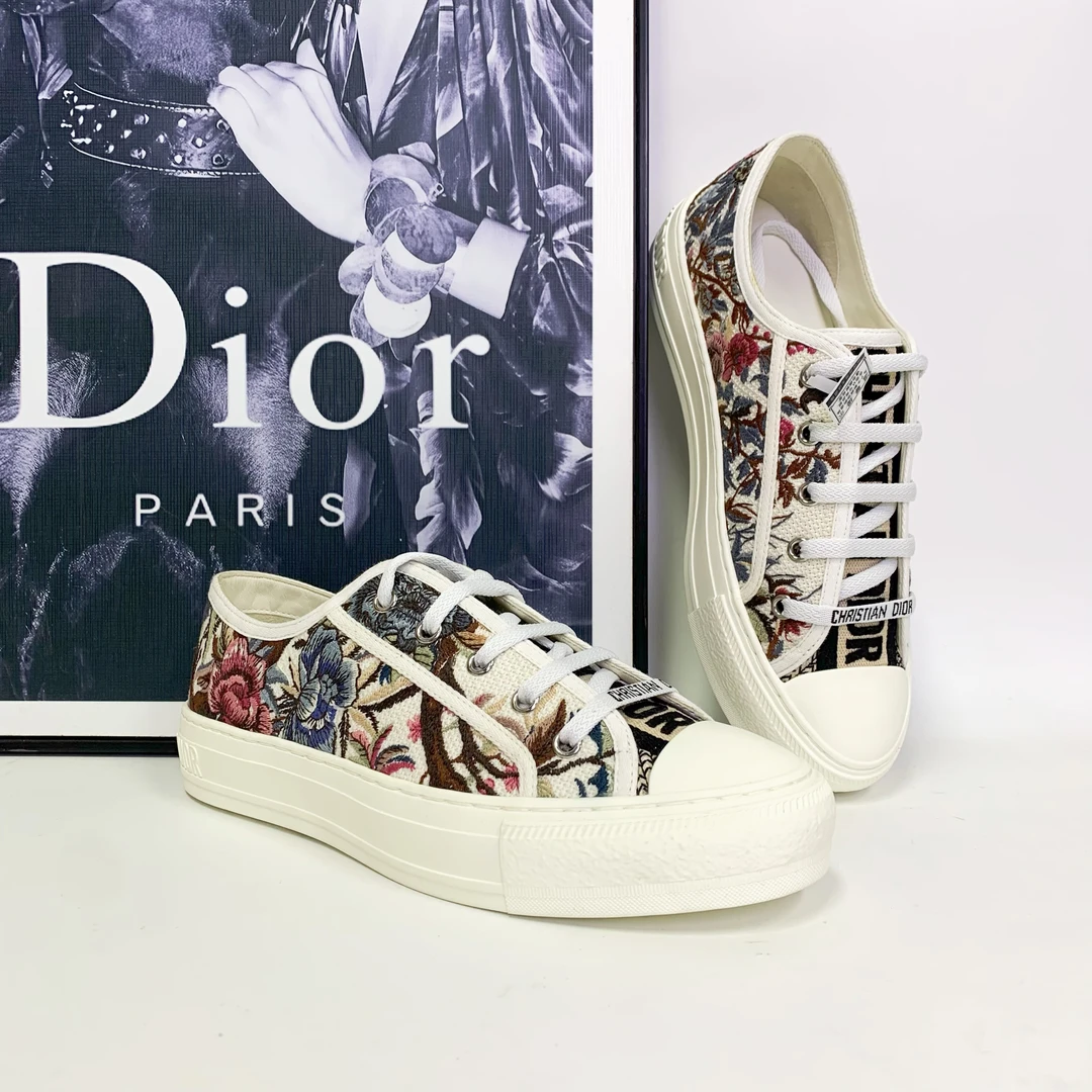 全新未使用 DIOR/迪奥 迪奥 Walk n系列米色花卉刺绣帆布板鞋
