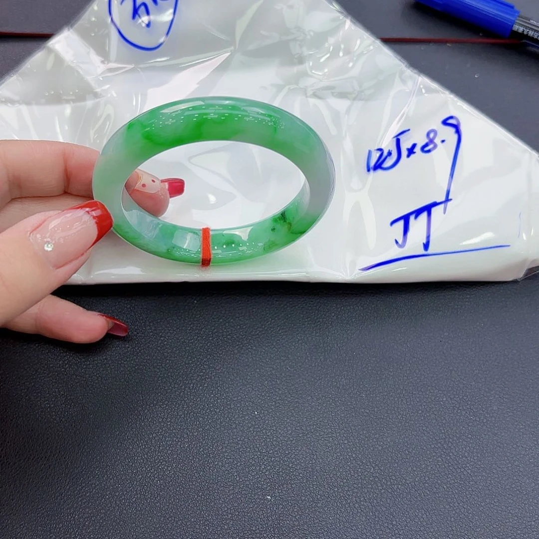 翡翠手镯未镶嵌手镯