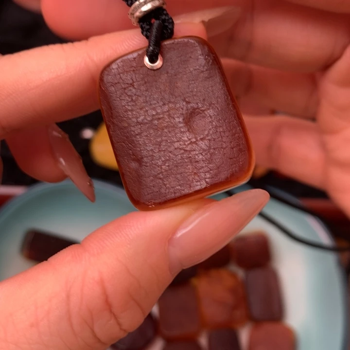 原皮留皮切牌吊坠