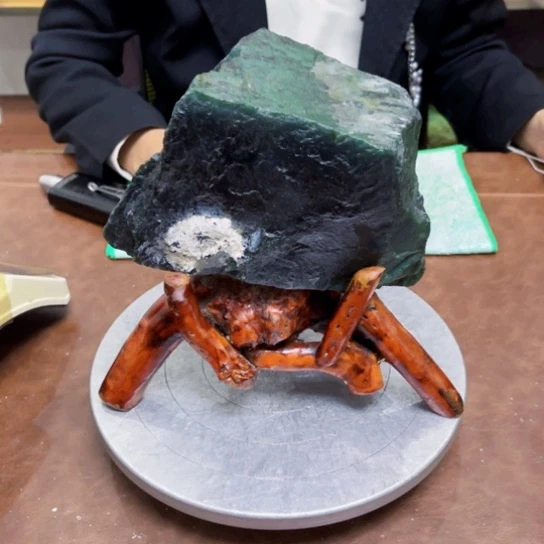 未镶嵌蛇纹石玉原石精**瓷