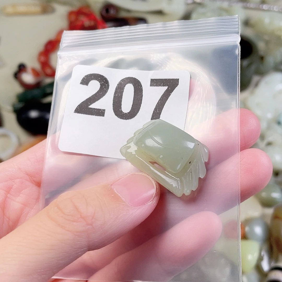 颈饰未镶嵌和田玉（糖玉）