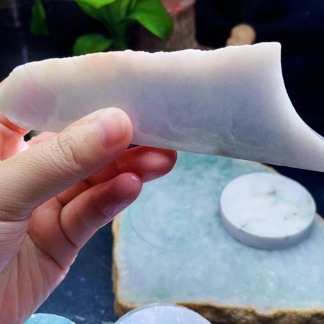 翡翠未镶嵌颈饰毛料1