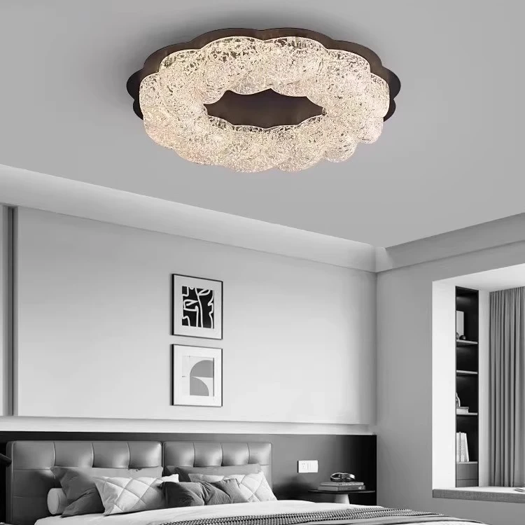 轻奢高级感简约现代护眼法式全光谱吸顶灯温馨意式创意卧室灯具