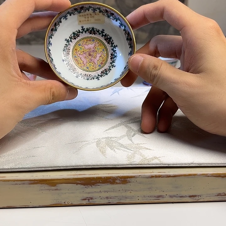 珐琅彩三兔共耳普洱杯