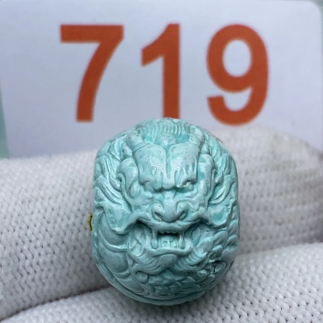 追***风绿松石未镶嵌珠宝奇石