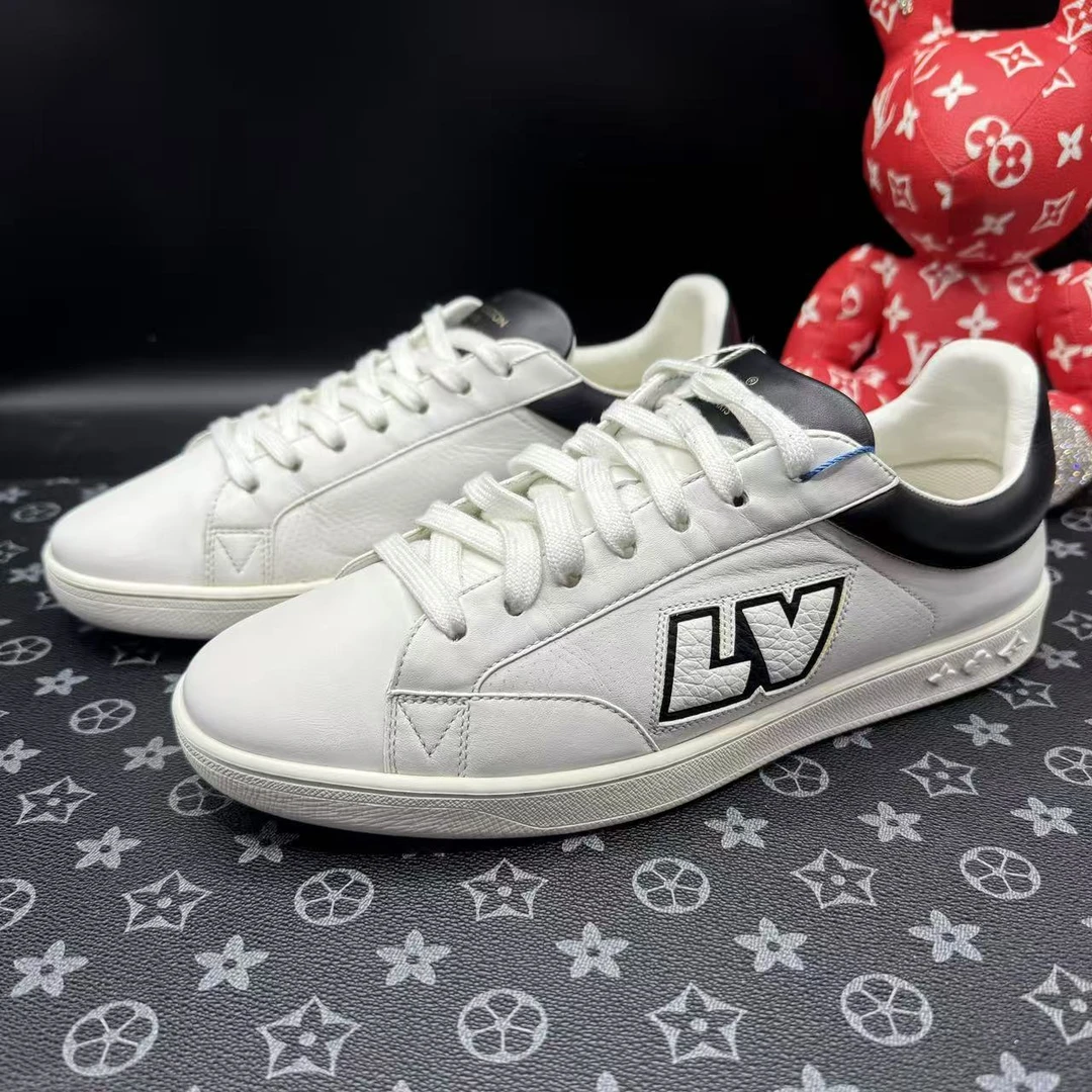95新 LouisVuitton/路易威登 白黑logog侧标板鞋40.5欧码 ddm3486
