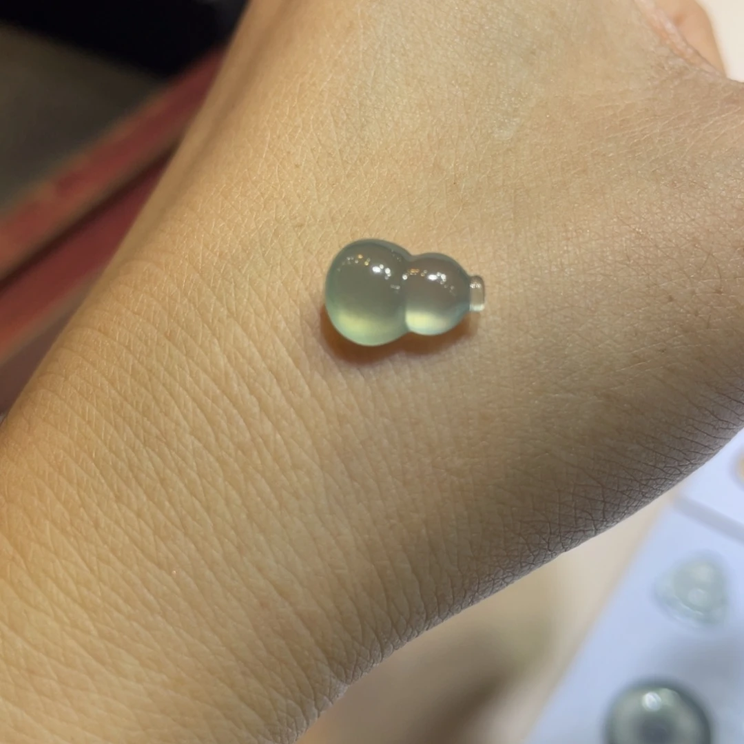 翡翠未镶嵌颈饰葫芦