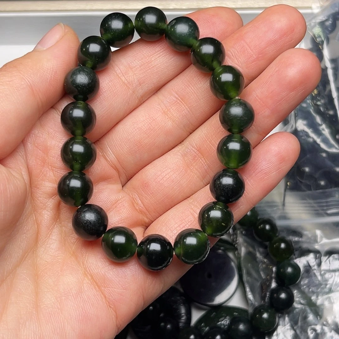 3***9蛇纹石玉未镶嵌颈饰