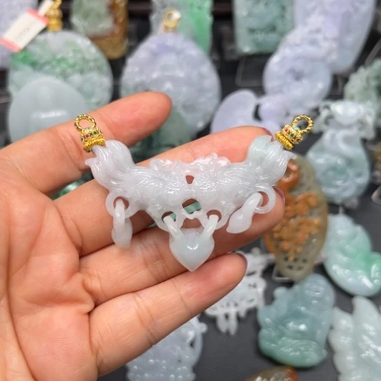 翡翠未镶嵌颈饰翡翠