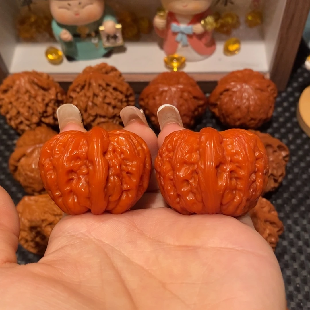 孙***。桃核吊坠40玉化元宝，1431