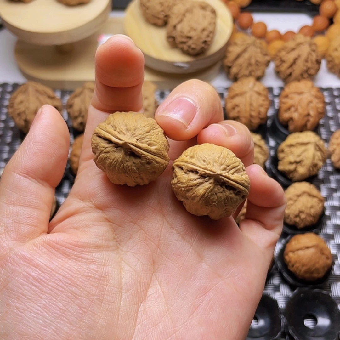 【闪购商品】文玩核桃吊坠贵妃糖