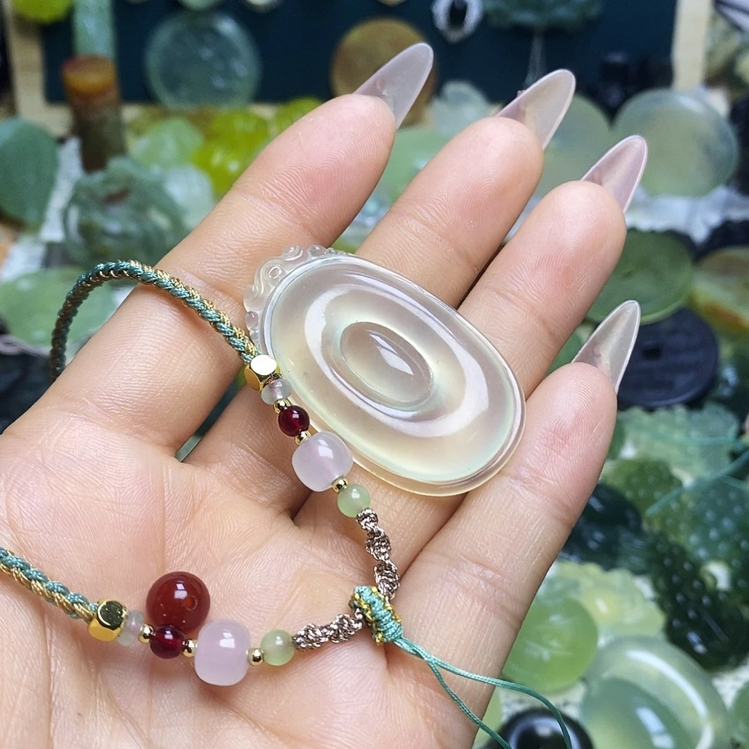 蛇纹石玉未镶嵌颈饰正***起