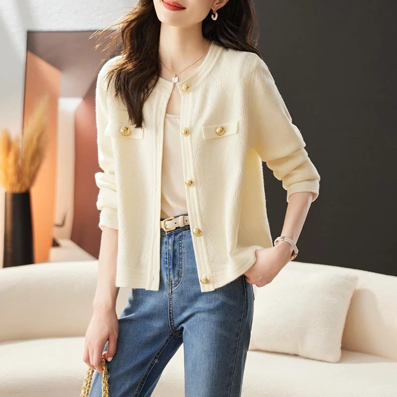 小香风外套女士2025新款爆款外搭秋冬白色针织开衫小个子薄款上衣