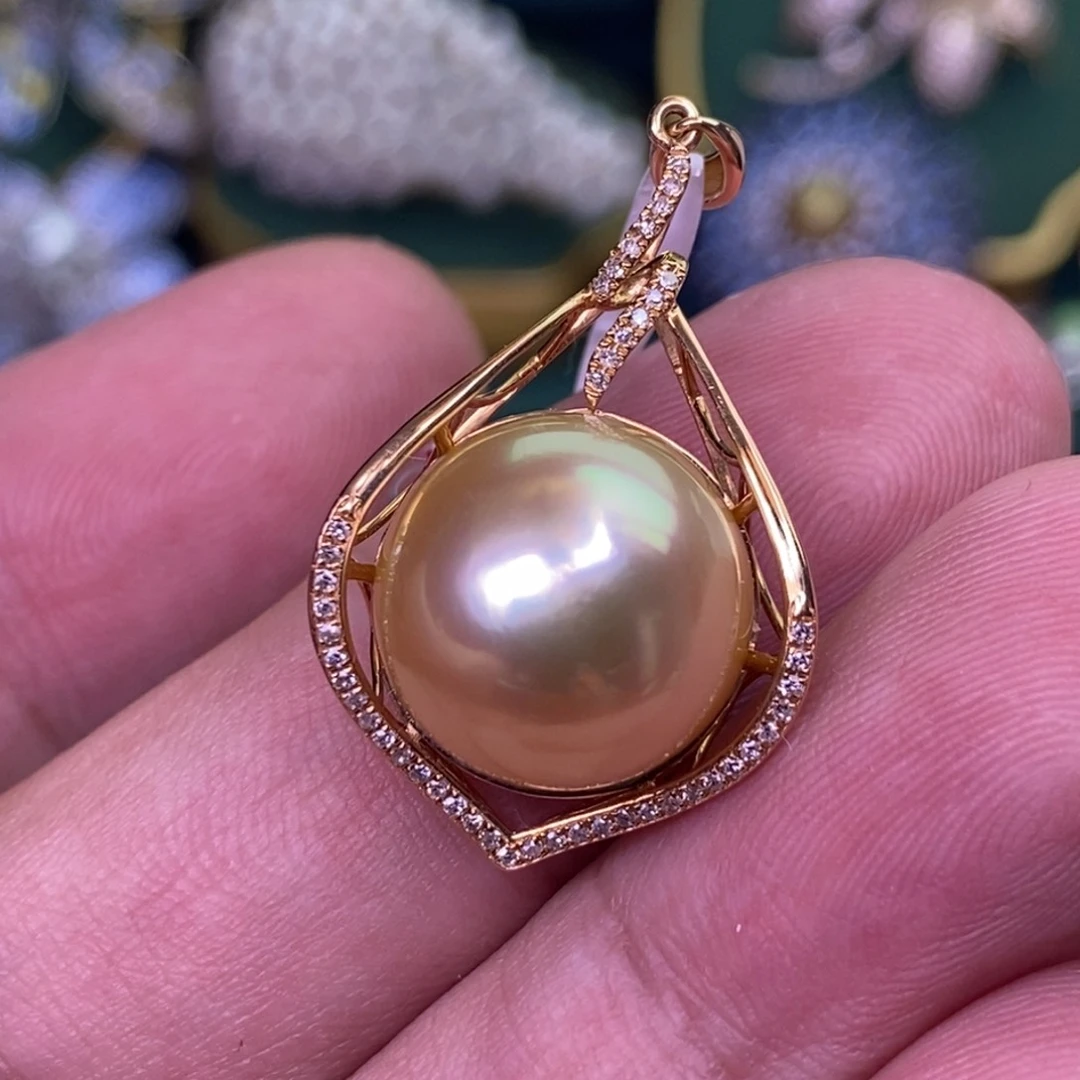 颈饰18K金镶嵌海水珍珠