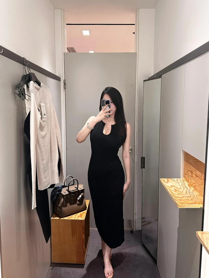 优雅曲线显瘦弹力针织包臀裙春气质收腰u领黑色中长款背心连衣裙