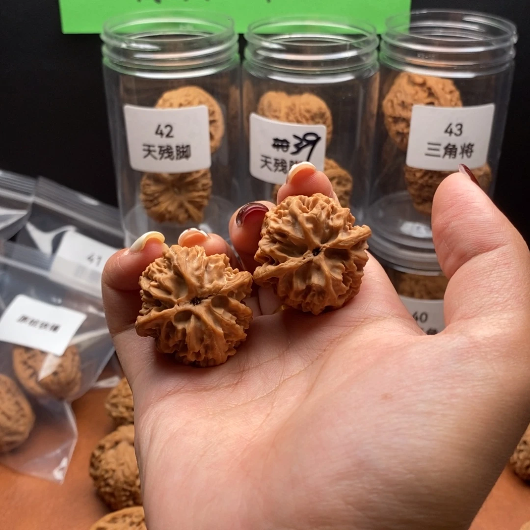 文玩核桃吊坠小苹果