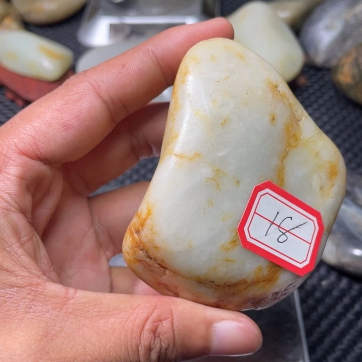颈饰未镶嵌和田玉18