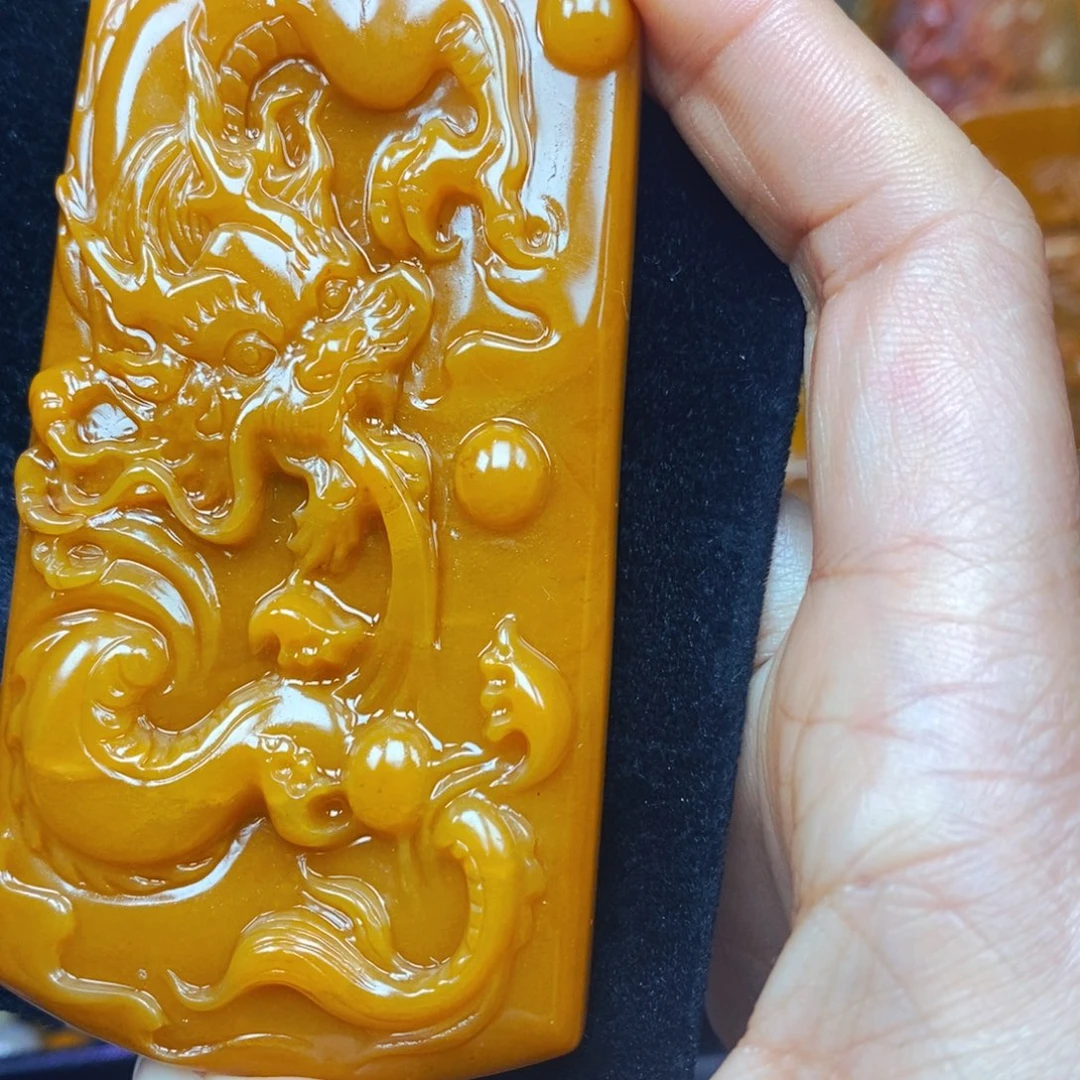 未镶嵌石英质玉（黄龙玉）颈饰