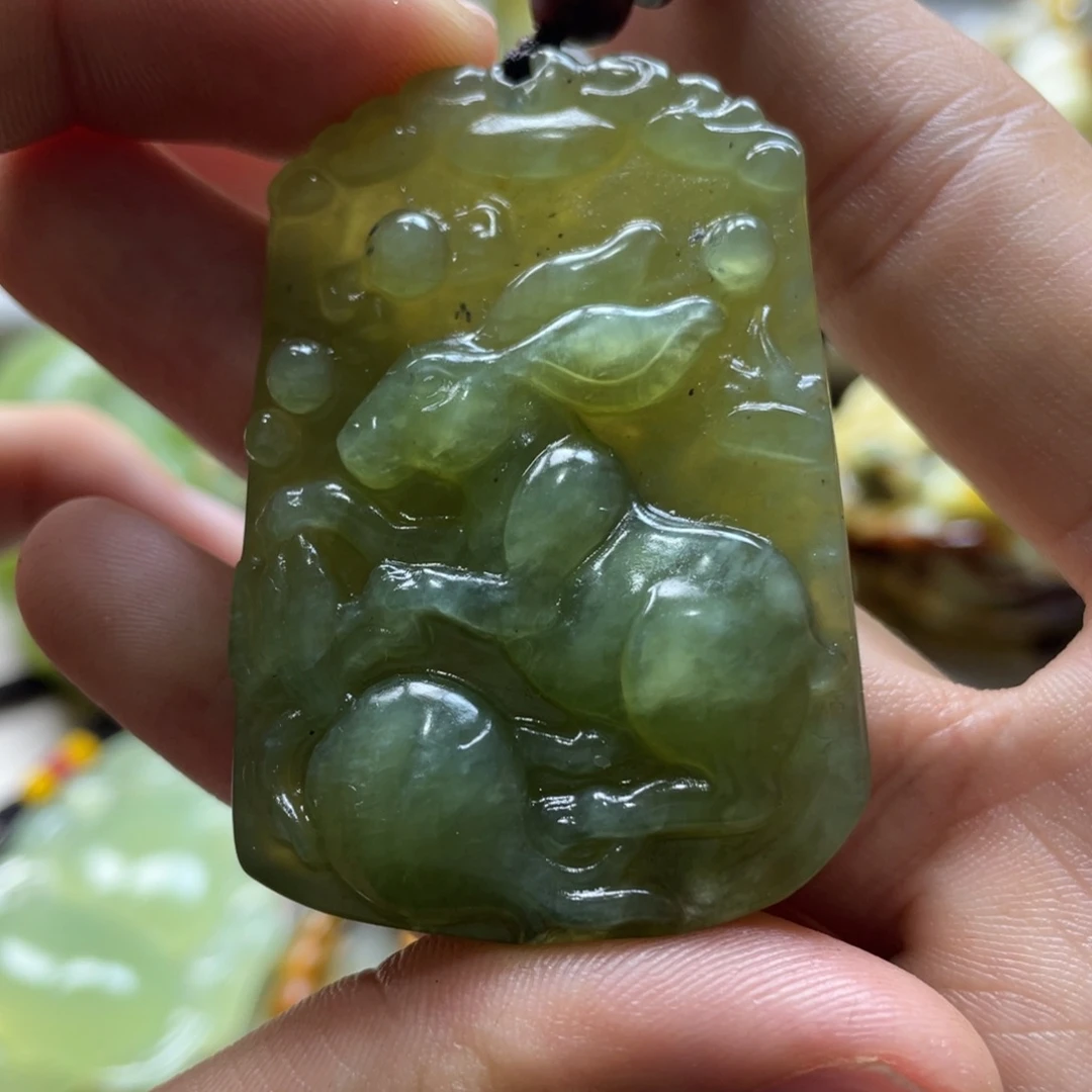 蛇纹石玉吊坠未镶嵌