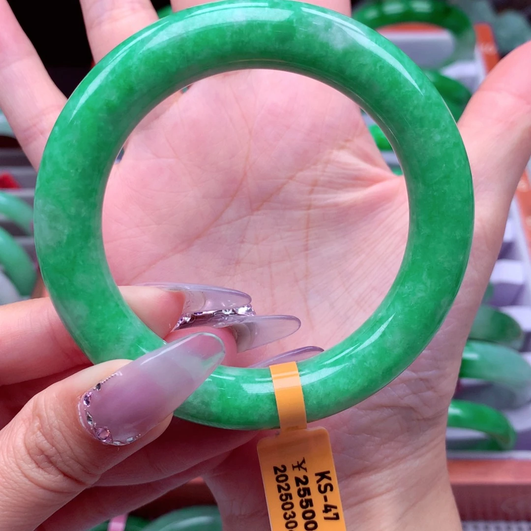 翡翠手镯未镶嵌翡翠