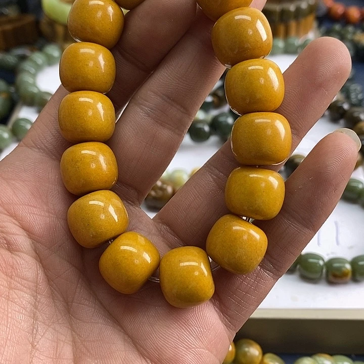 未镶嵌透闪石质玉珠宝奇石