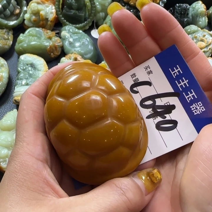 透闪石质玉未镶嵌把件小*喜