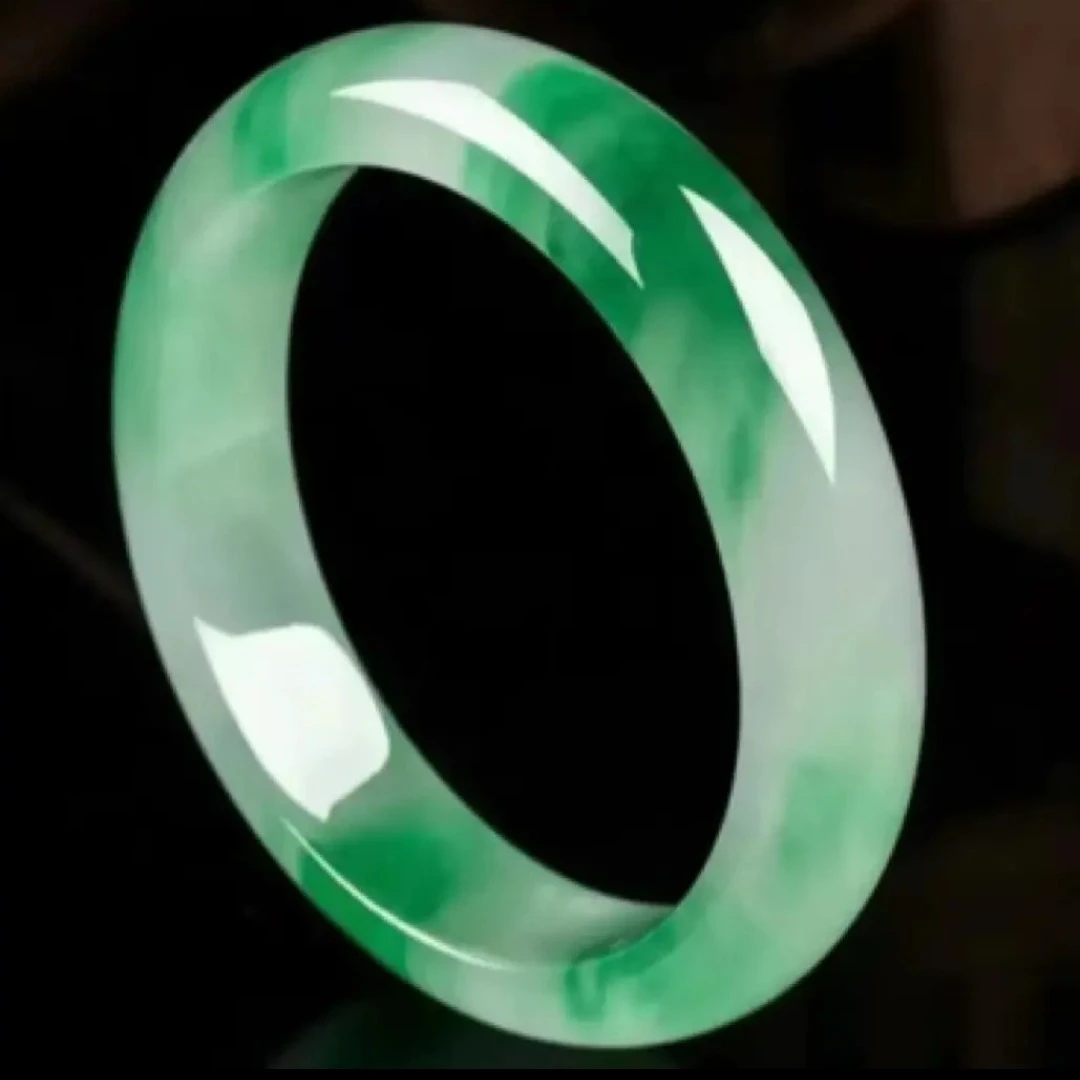 中巴友谊（星光小飞）高冰飘绿花手镯精美时尚女款玉镯少女款美人镯