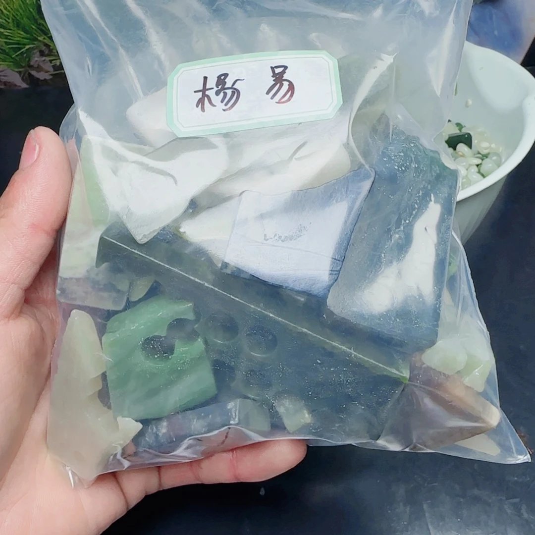 和田玉珠宝半成品未镶嵌楊****）