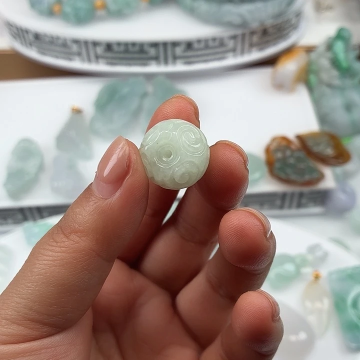 翡翠未镶嵌颈饰纯A