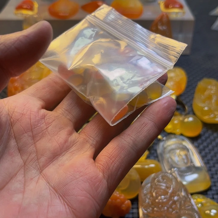 红***板未镶嵌旦面石英质玉