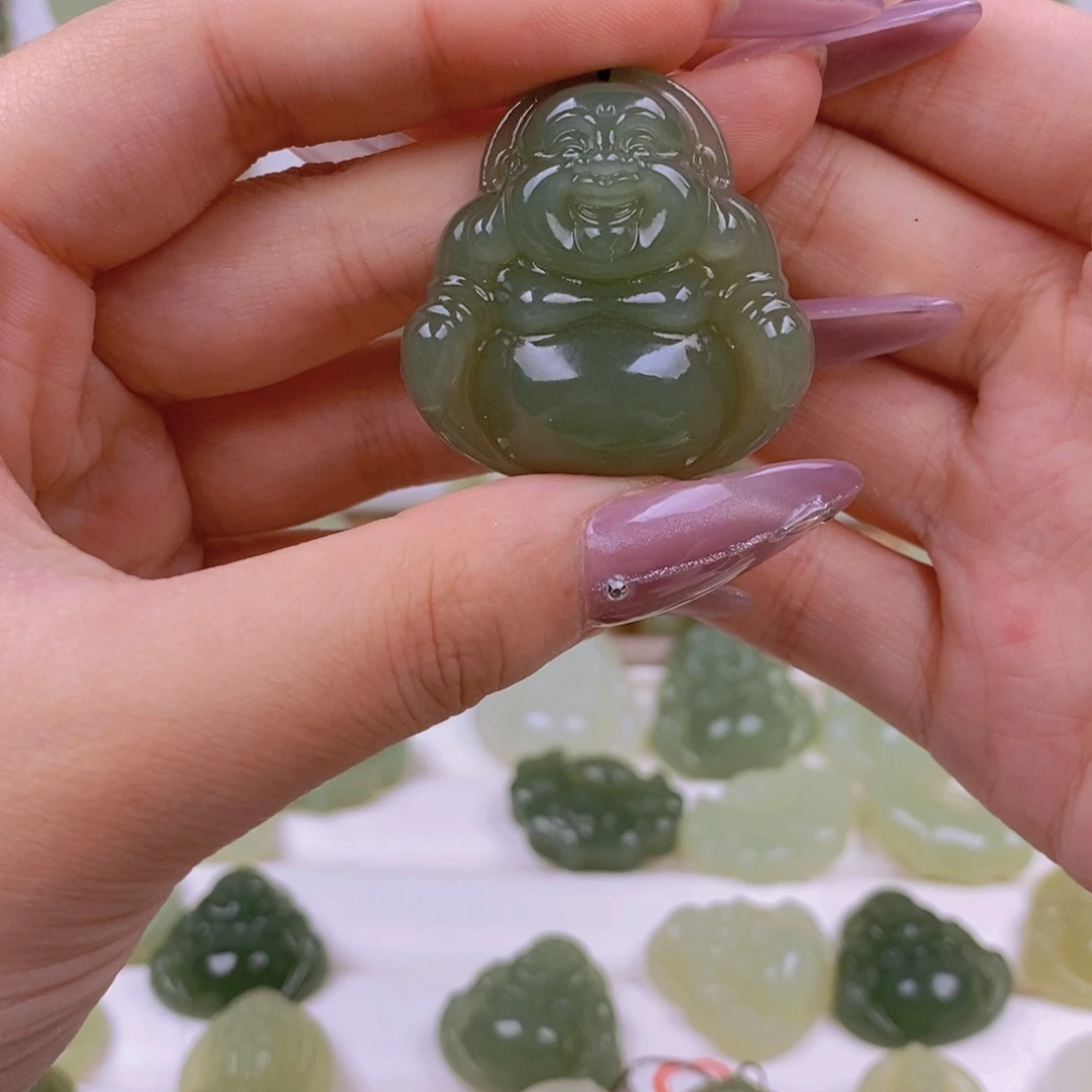 和田玉未镶嵌颈饰迷*香