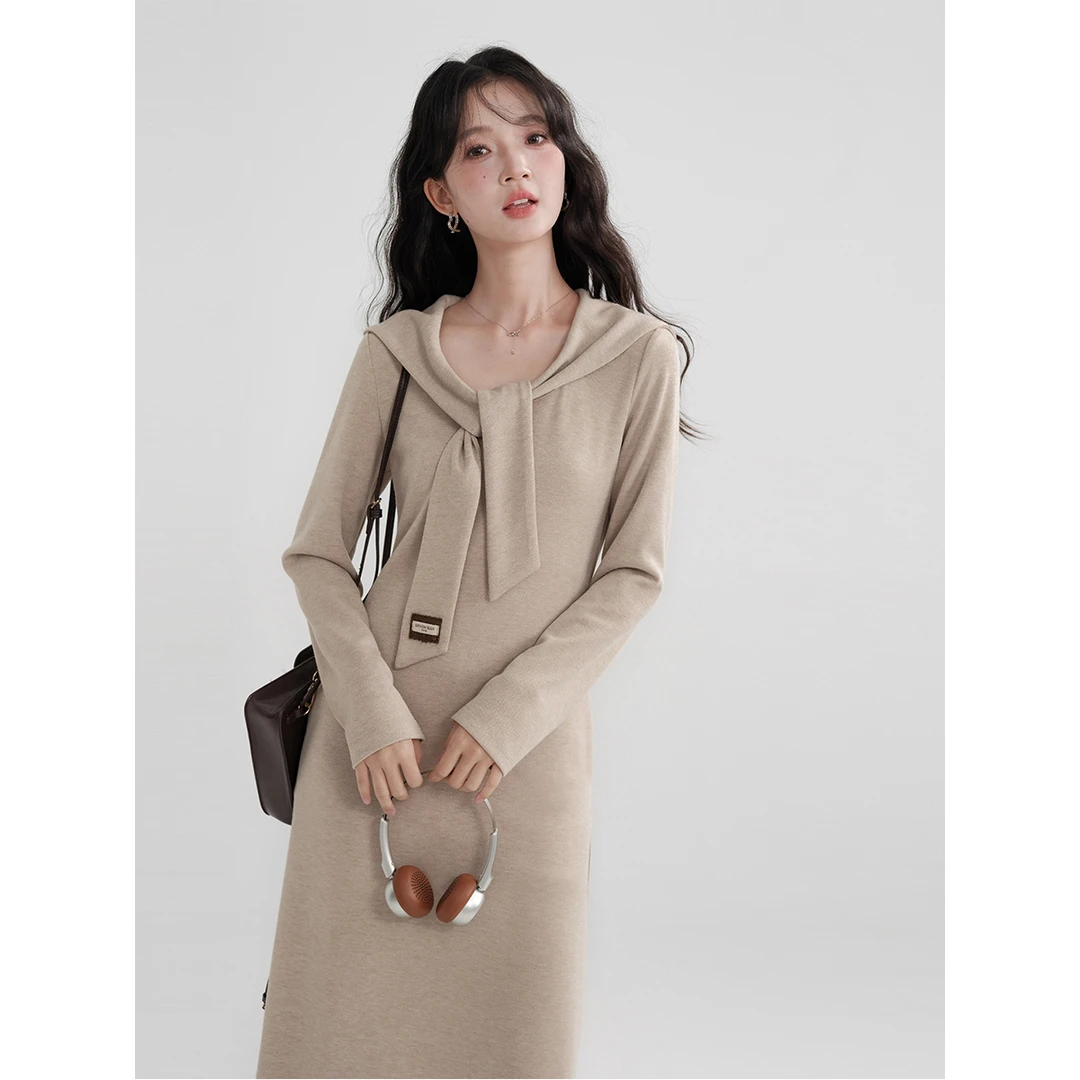 2025年秋款高级感针织连衣裙秋修身法式披肩打底长裙