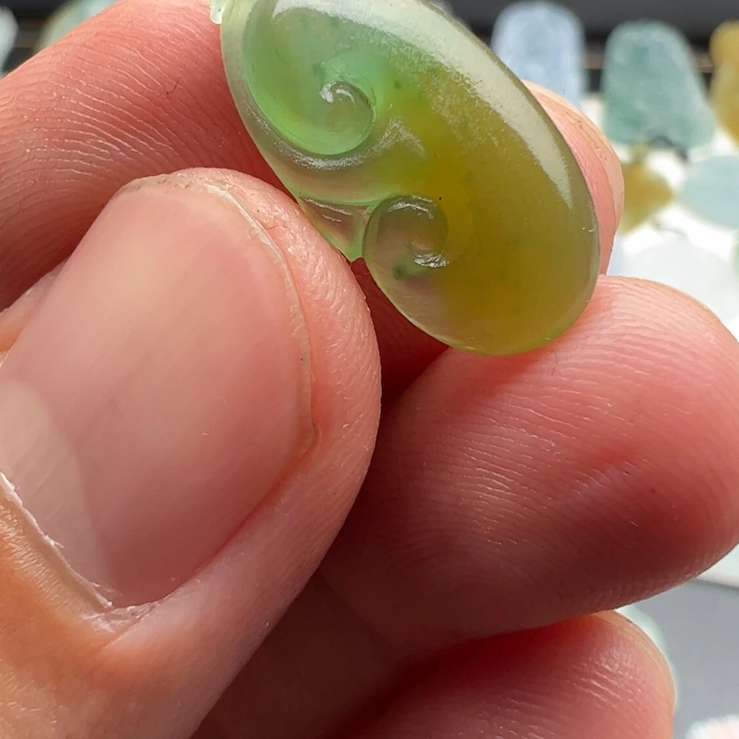 定制翡翠未镶嵌如意