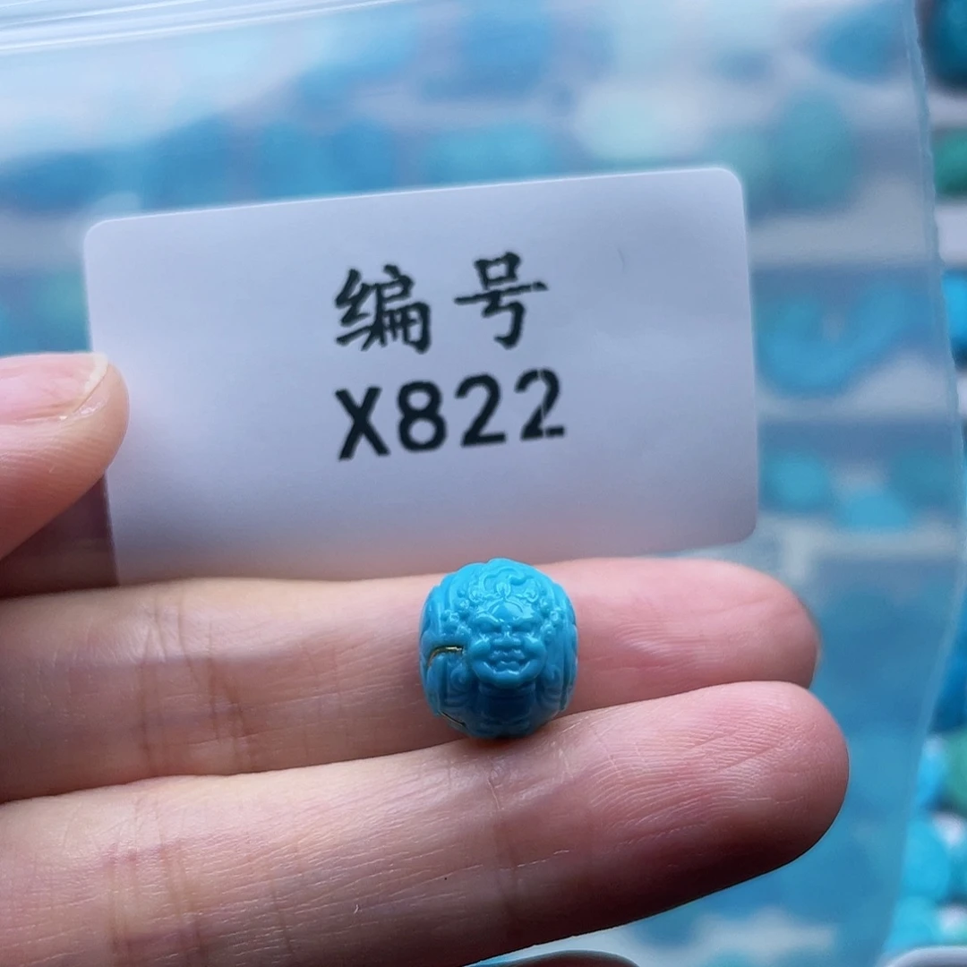 艾***地绿松石未镶嵌珠宝奇石
