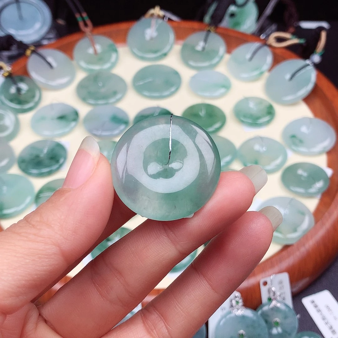 翡翠颈饰未镶嵌吊坠