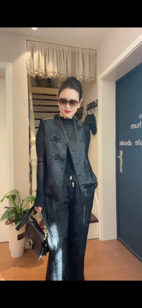 新国风人丝面料黑色马夹2025春款国风重工刺绣马甲