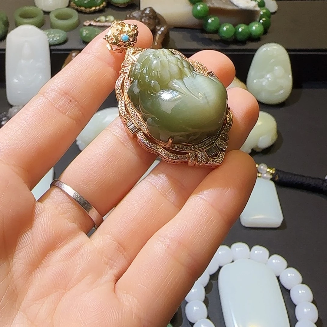 和田玉18K金镶嵌颈饰