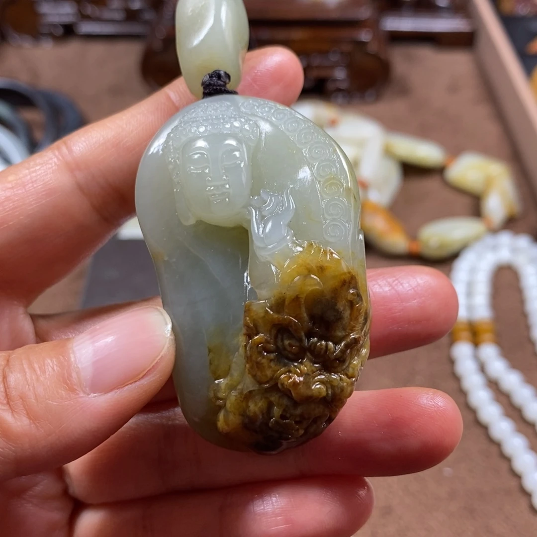 和田玉未镶嵌把件